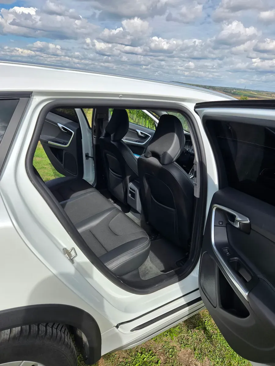 Volvo V60 2016 photo 2