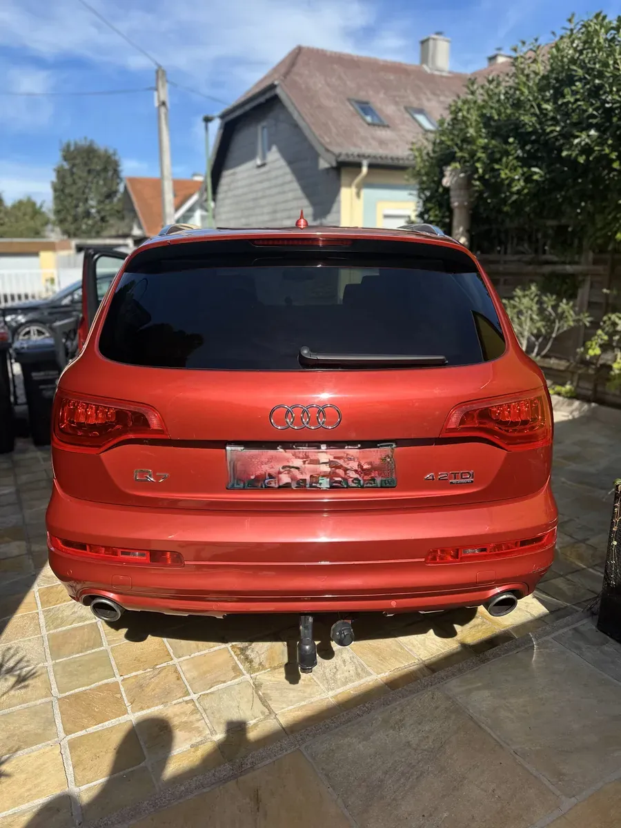 Audi Q7 2010 photo 2
