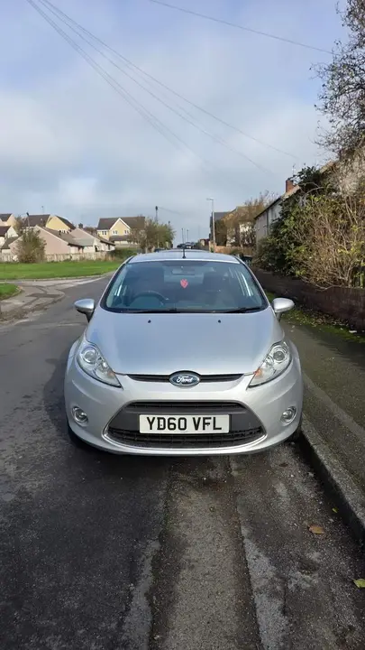 Ford Fiesta 2010 photo 2
