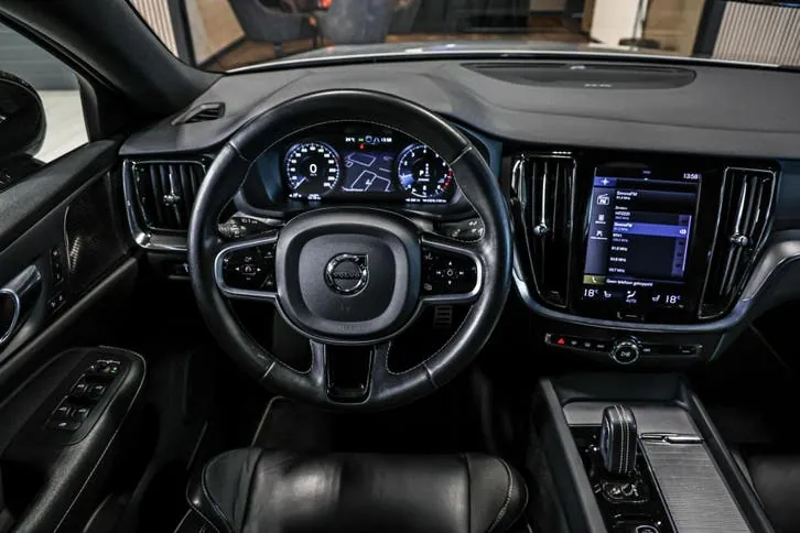 Volvo S60 2021 photo 2