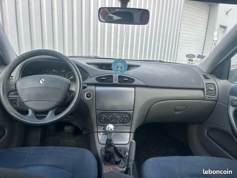Renault Laguna 2002 photo 2