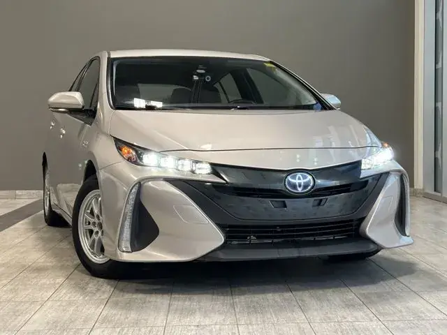Toyota Prius Prime 2017 photo 2
