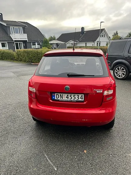 Skoda Fabia 2010 photo 3