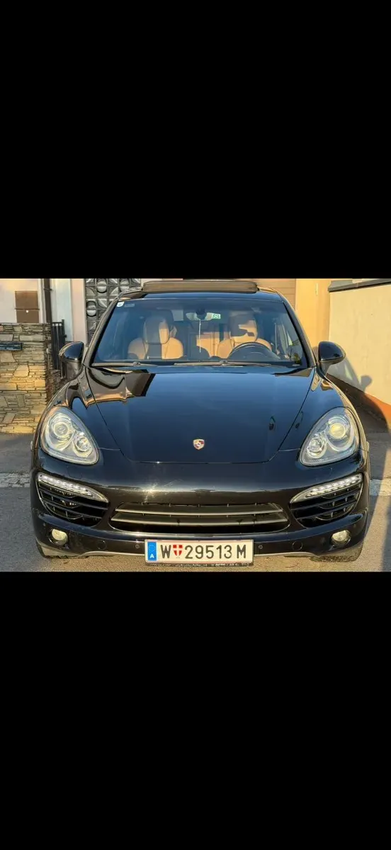 Porsche Cayenne 2012 photo 2