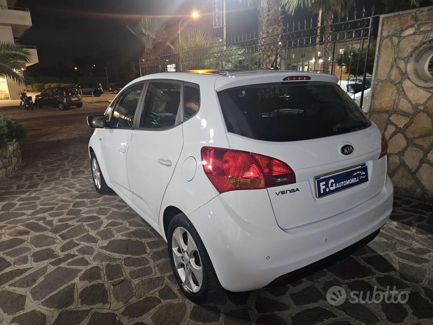 Kia Venga 2014 photo 5