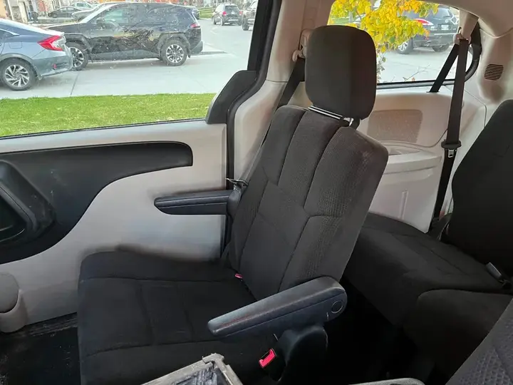 Dodge Grand Caravan 2014 photo 2