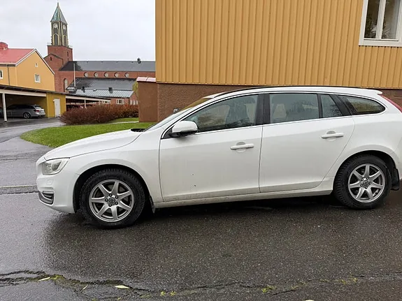 Volvo V60 2014 photo 2