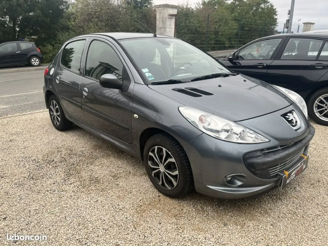 Peugeot 206 2011 photo 2