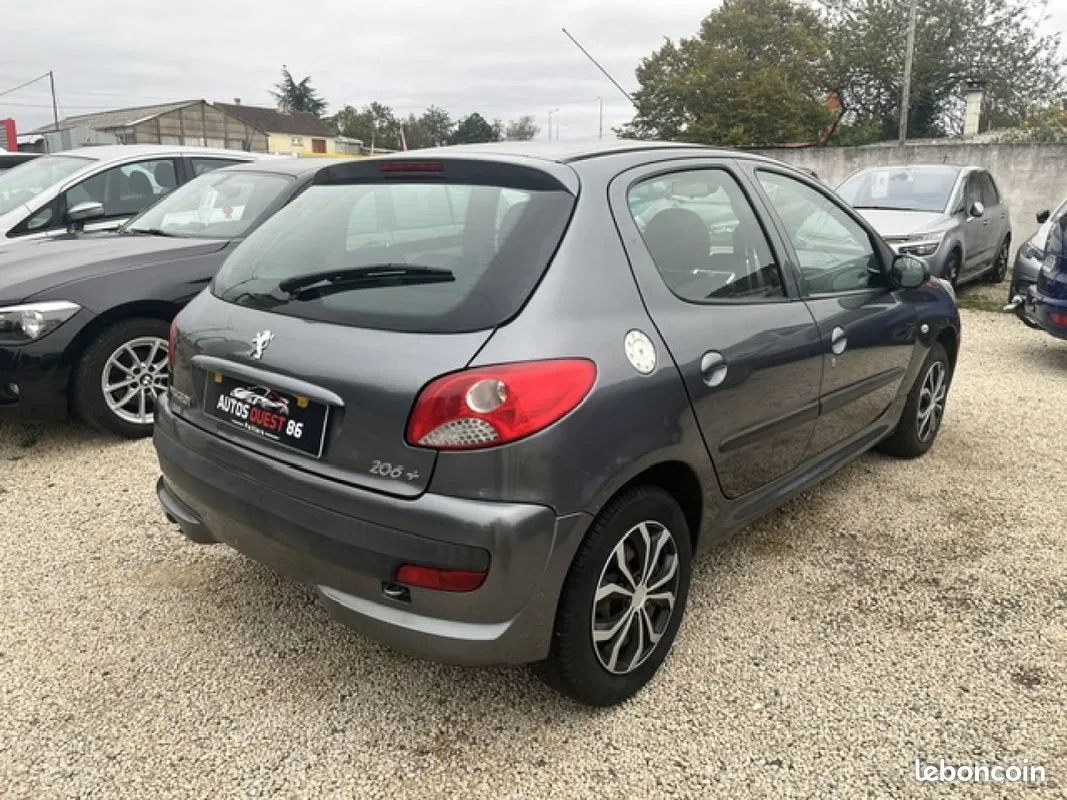 Peugeot 206 2011 photo 4