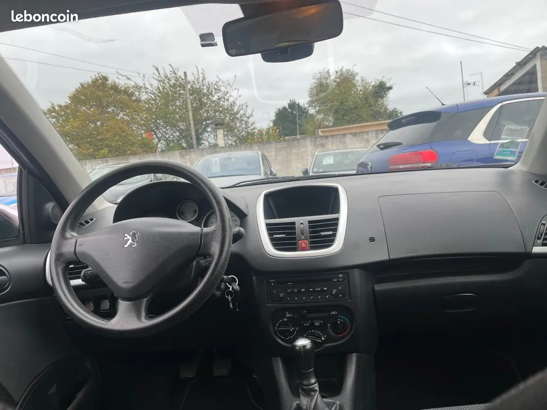Peugeot 206 2011 photo 3