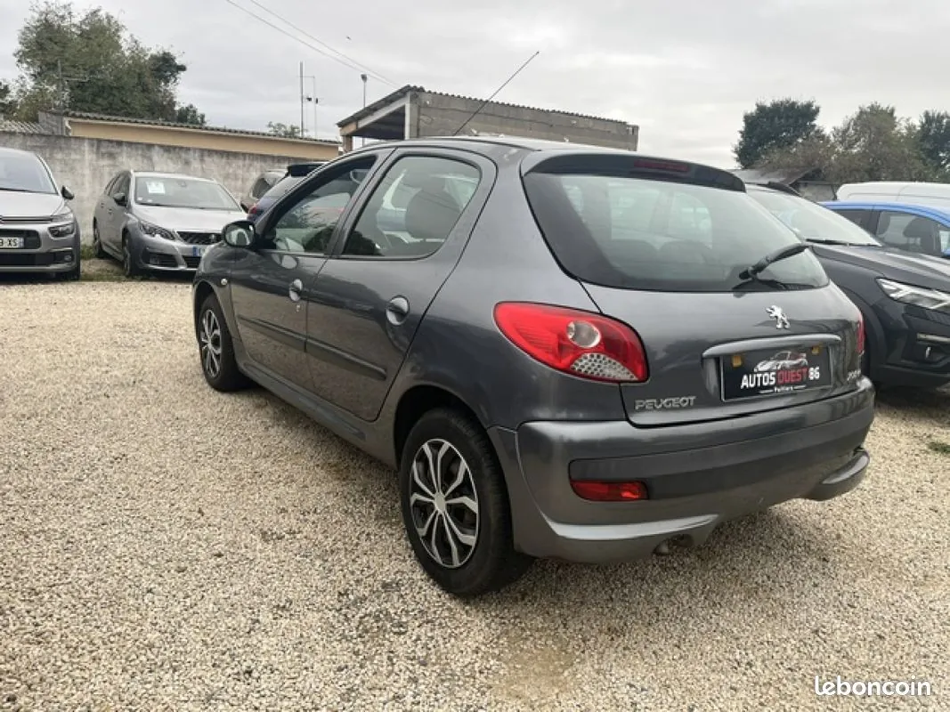 Peugeot 206 2011 photo 5