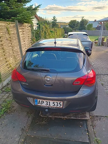 Opel Astra 2010 photo 4