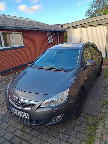 Opel Astra 2010 photo 3