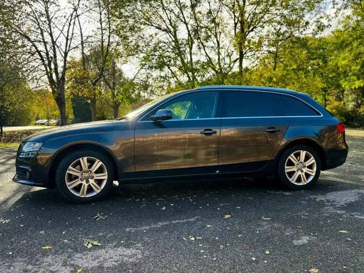 Audi A4 Avant 2011 photo 4