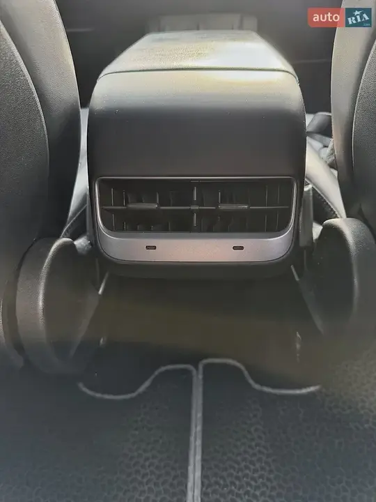 Tesla Model Y 2022 photo 2