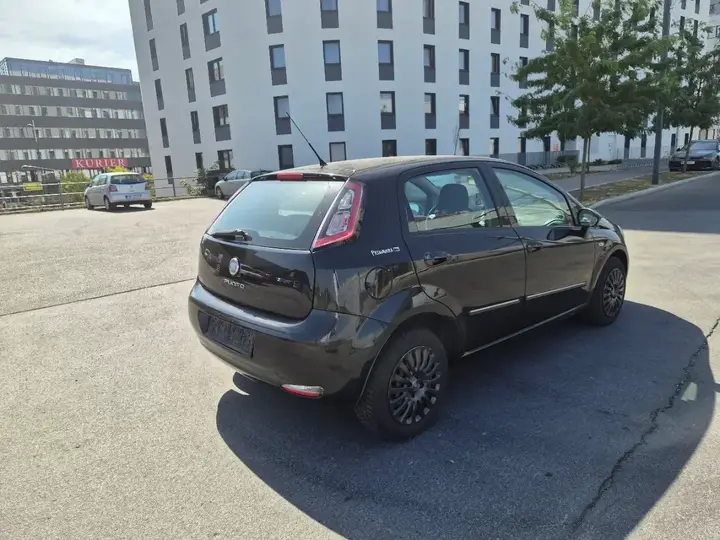 Fiat Punto 2012 photo 3