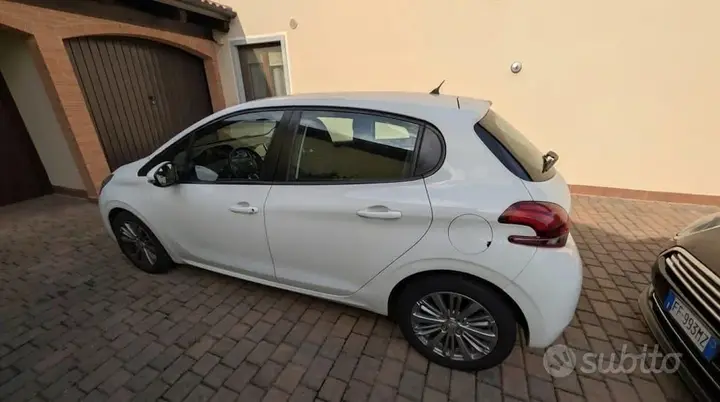 Peugeot 208 2017 photo 4