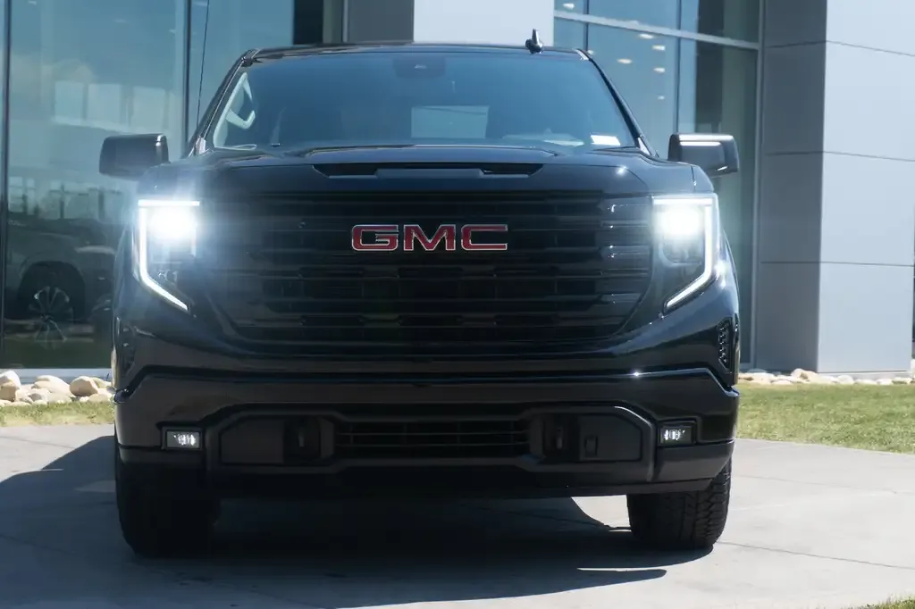 GMC Sierra 1500 2026 photo 2