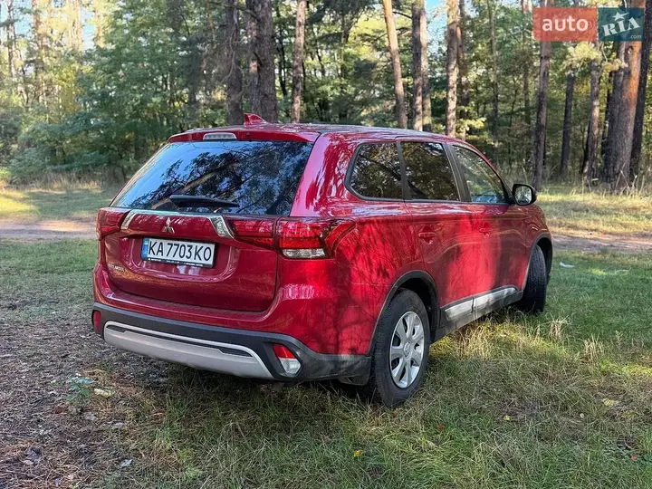 Mitsubishi Outlander 2022 photo 3