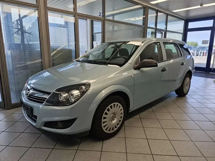 Opel Astra 2009 photo 2
