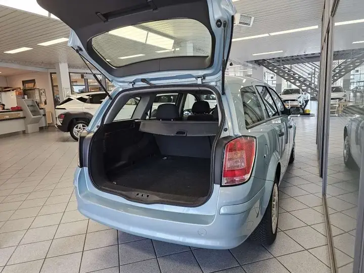 Opel Astra 2009 photo 3