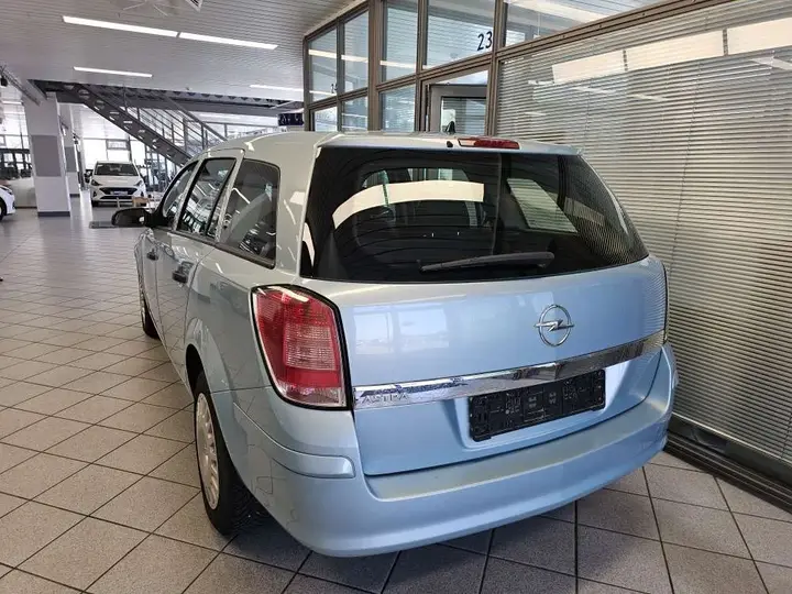 Opel Astra 2009 photo 4