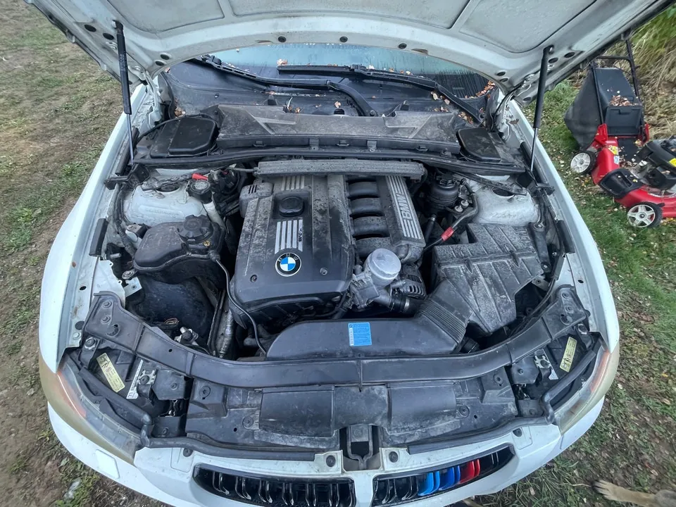 BMW E90 2007 photo 3