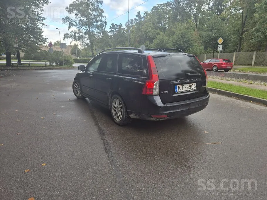 Volvo V50 2010 photo 2