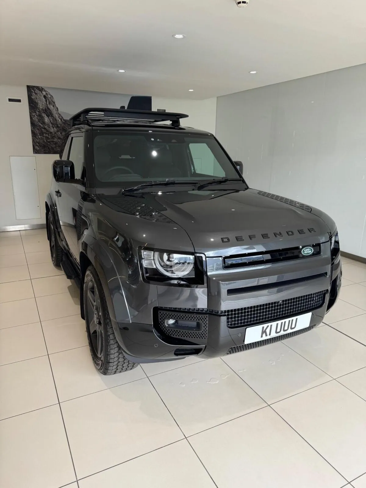 Land Rover Defender 90 2025 photo 2