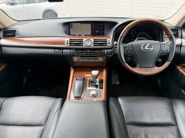 Lexus Ls600Hl 2015 photo 2