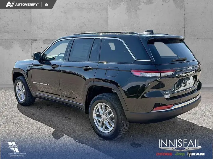 Jeep Grand Cherokee 2026 photo 4