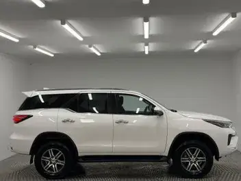 Toyota Fortuner 2023 photo 3