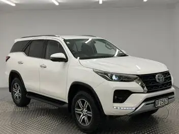 Toyota Fortuner 2023 photo 2