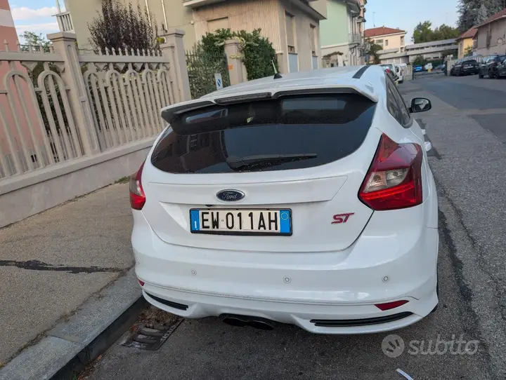 Ford Focus 2014 photo 3