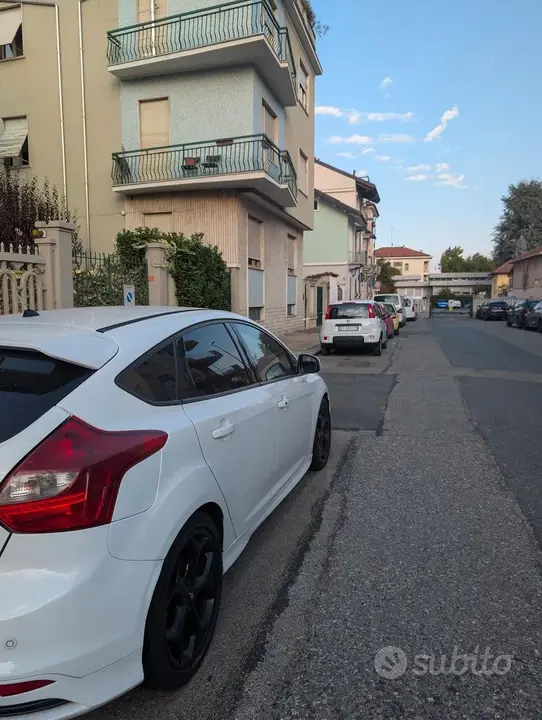Ford Focus 2014 photo 2