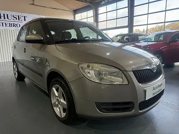 Skoda Fabia 2007 photo 2
