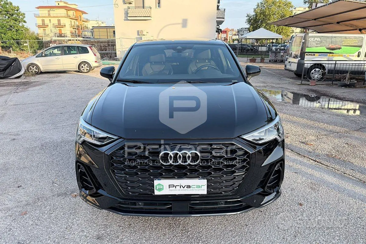 Audi Q3 2022 photo 2
