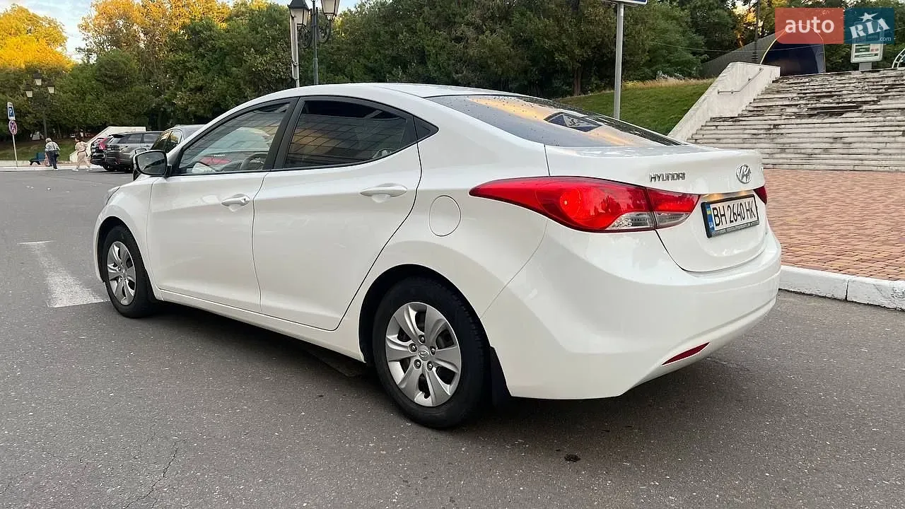 Hyundai Elantra 2013 photo 2