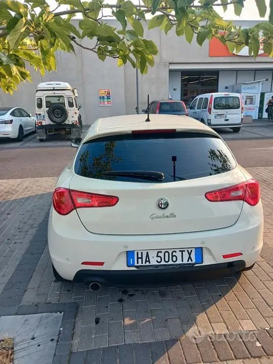 Alfa Romeo Giulietta 2014 photo 2