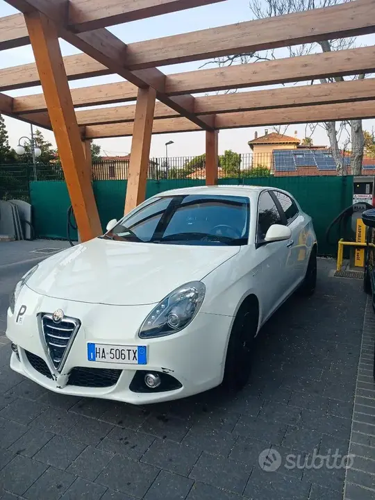 Alfa Romeo Giulietta 2014 photo 4