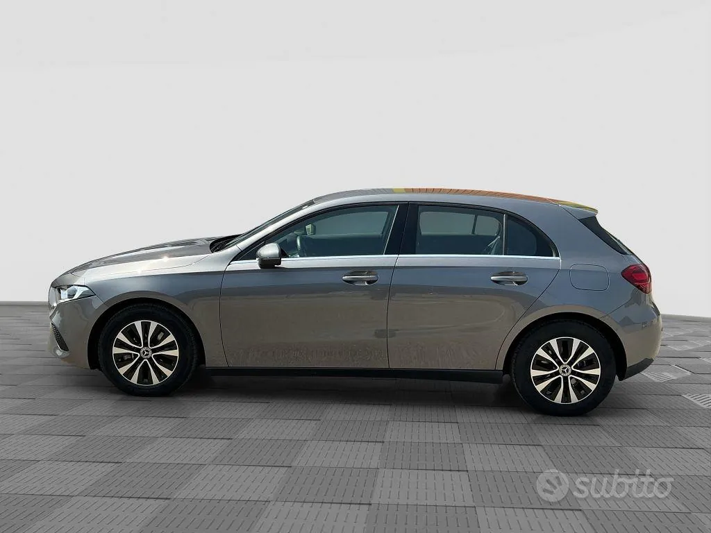 Mercedes-Benz A 180 2023 photo 2