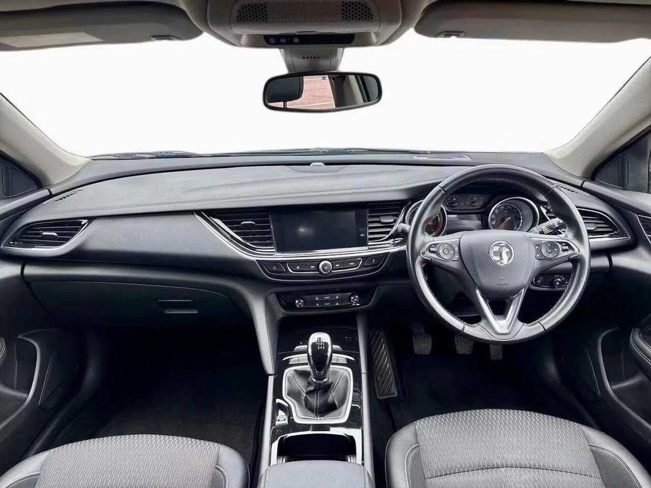 Vauxhall Insignia 2018 photo 2