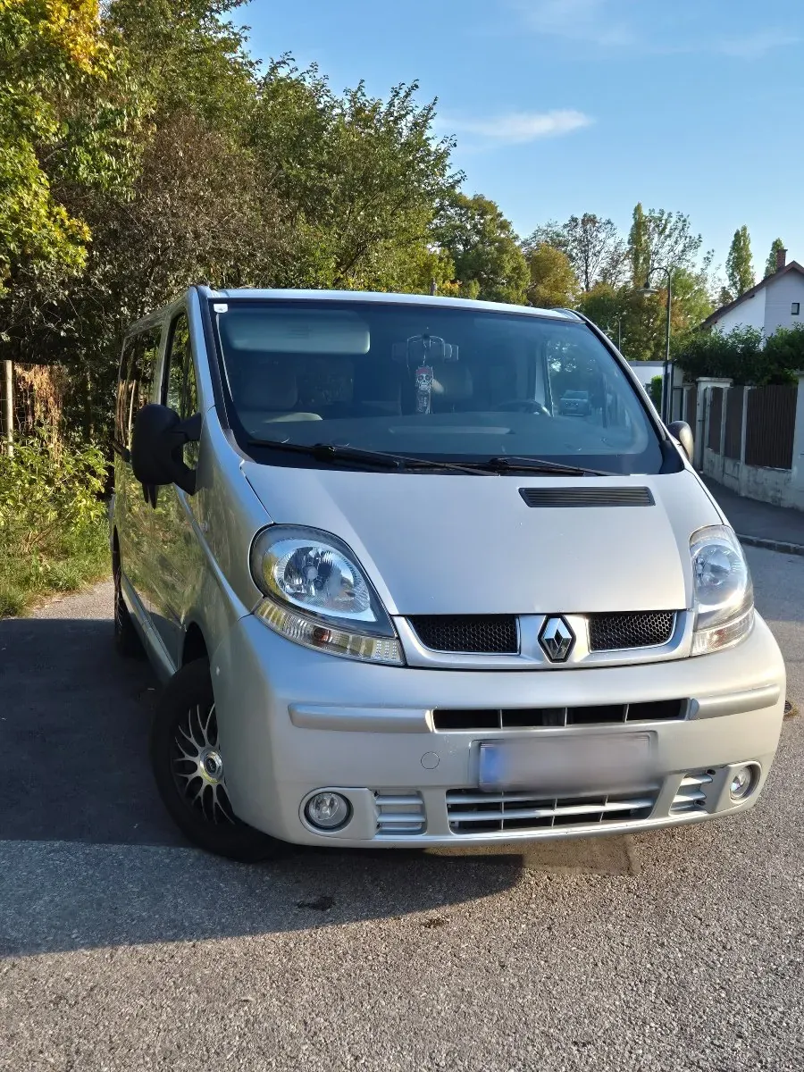 Renault Trafic 2005 photo 2