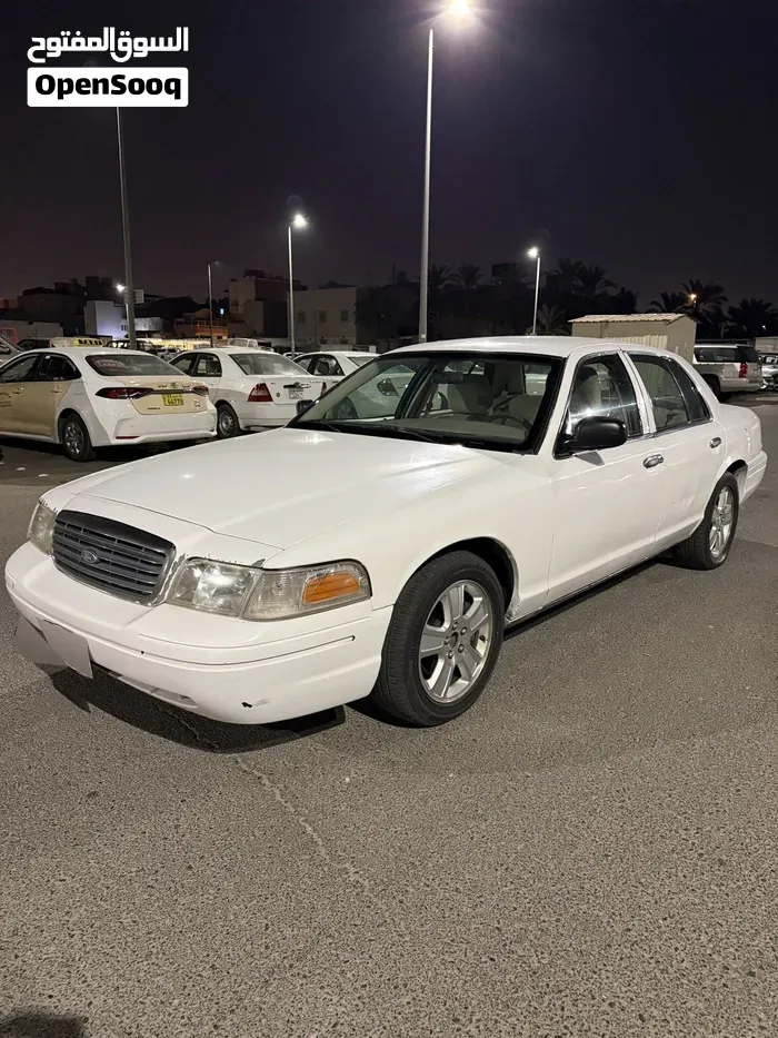 Ford Crown Victoria 2011 photo 4