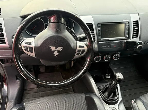 Mitsubishi Outlander 2011 photo 5