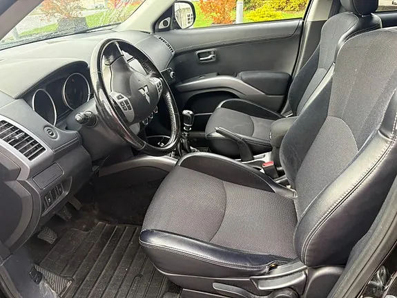 Mitsubishi Outlander 2011 photo 3