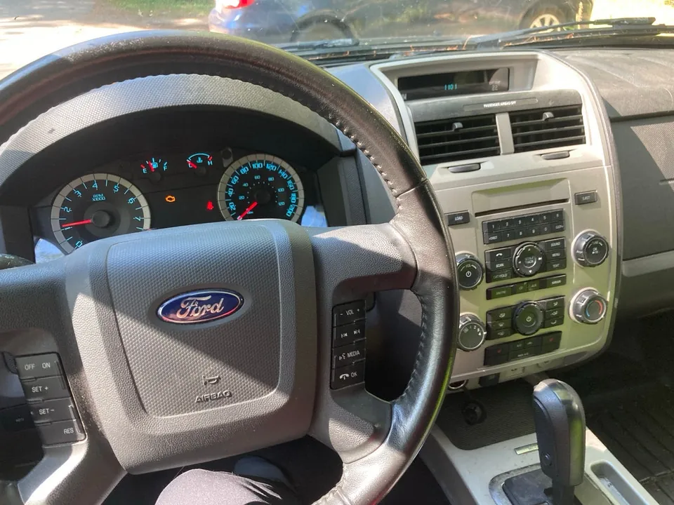 Ford Escape 2011 photo 5