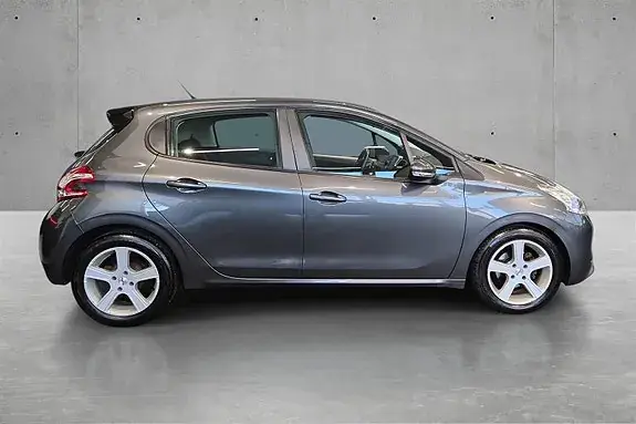 Peugeot 208 2012 photo 4