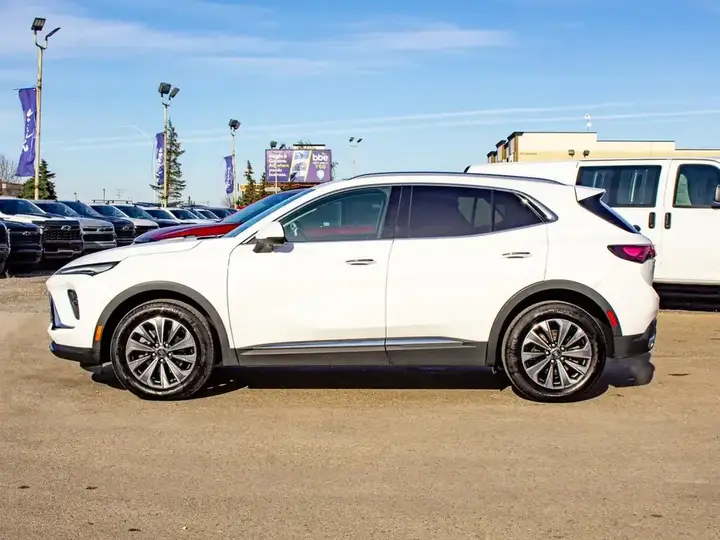 Buick Envision 2024 photo 2