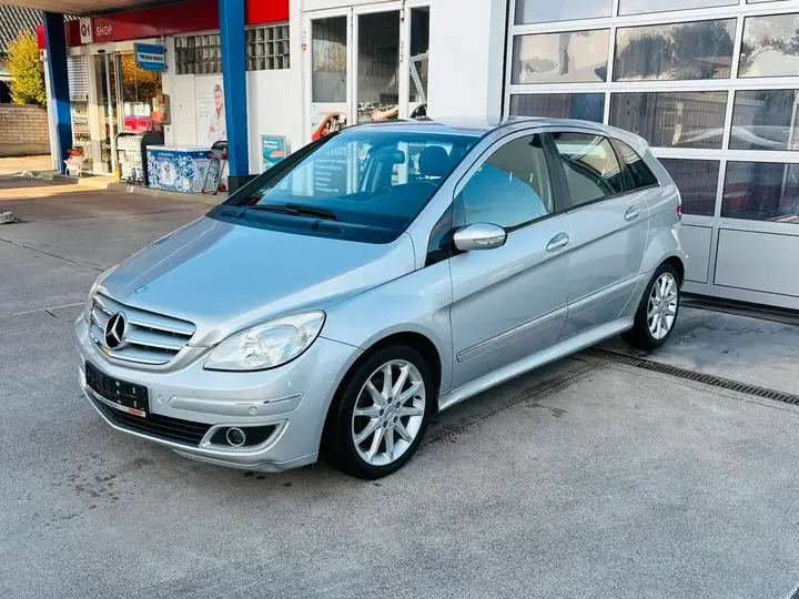 Mercedes-Benz B 200